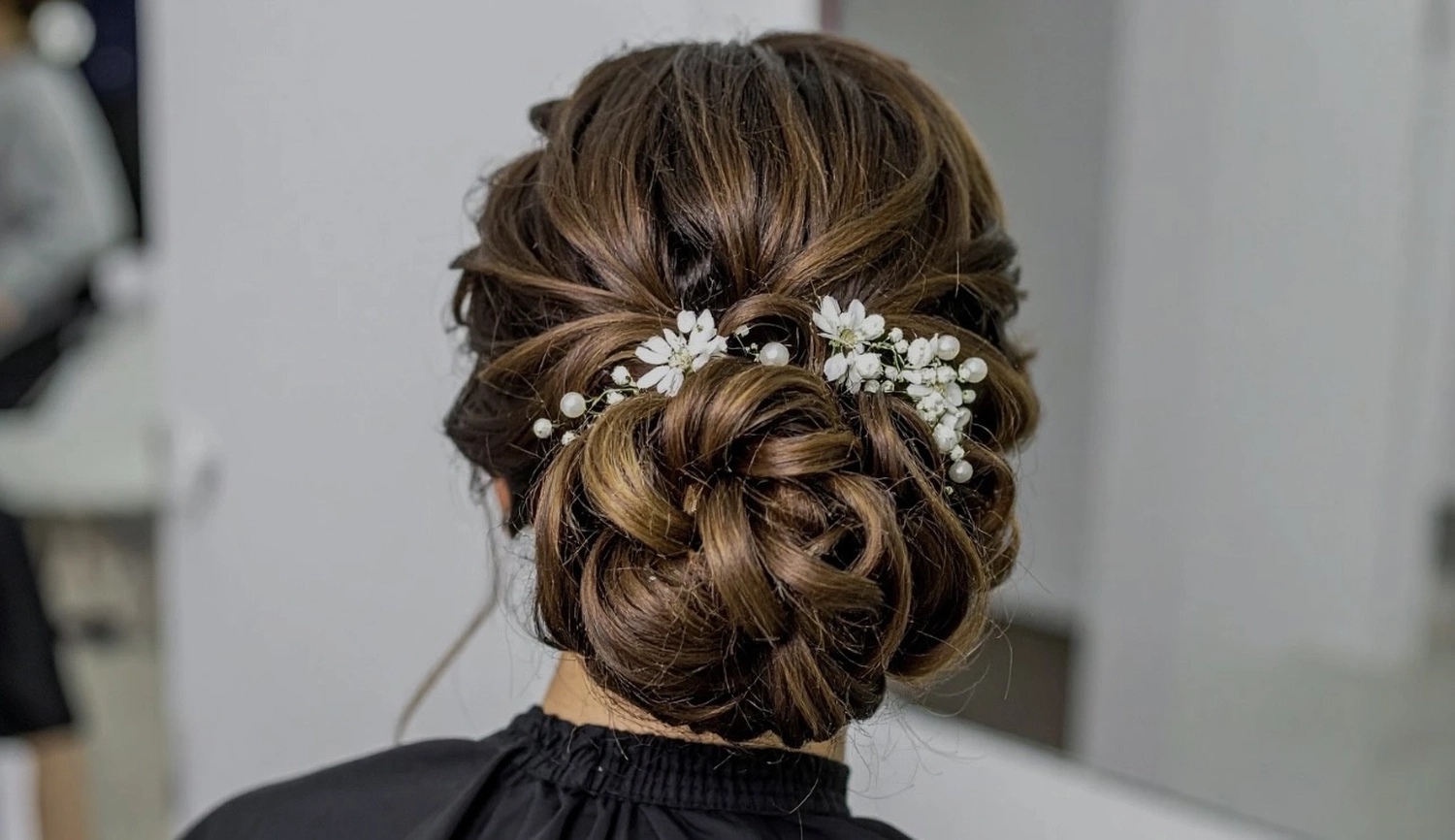 Flechtfrisur bei Melye Cosmetics – stilvolle, geflochtene Haare für einen eleganten und gepflegten Look